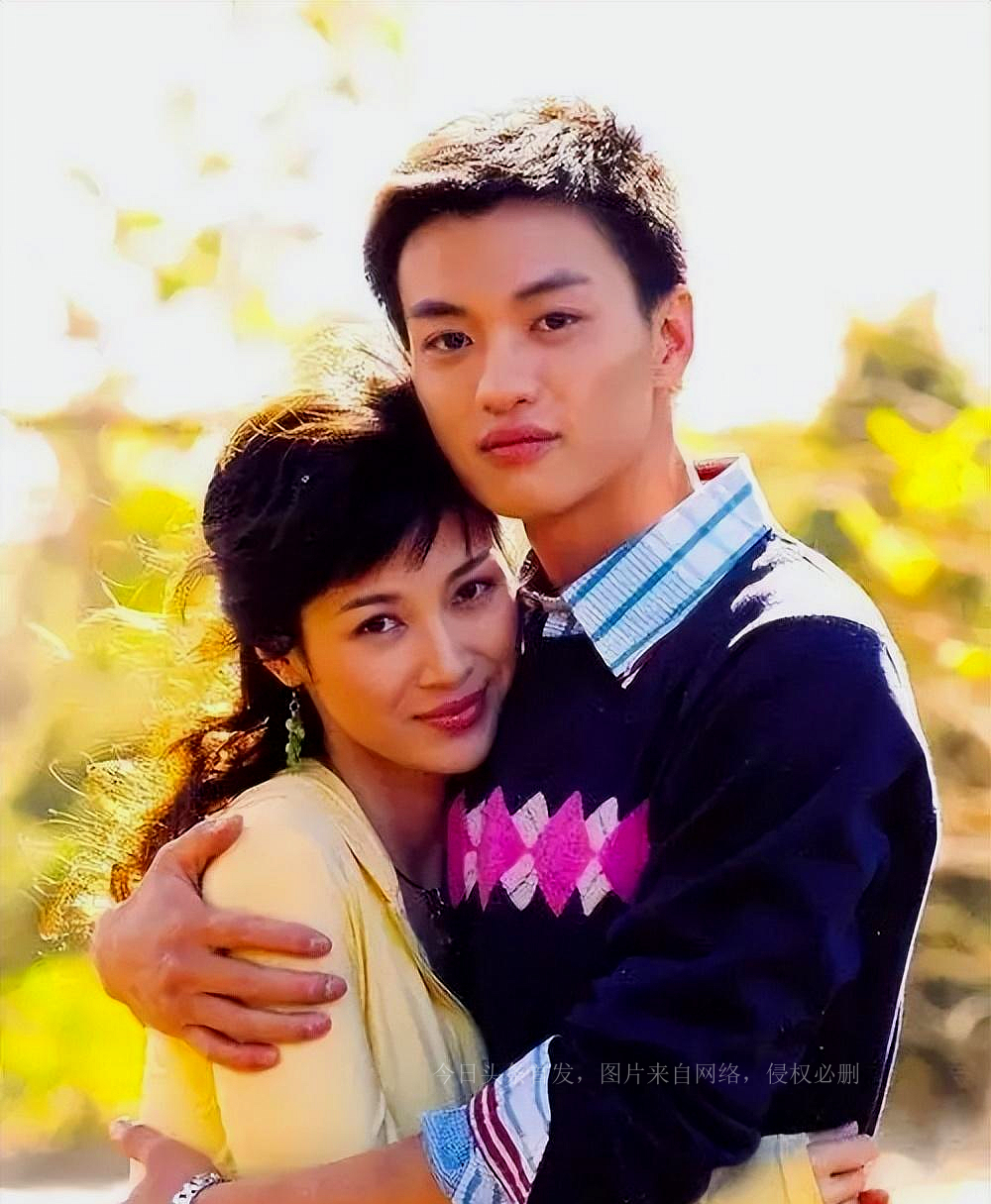 41岁的朱丹：两段婚姻都卑微，一婚被丈夫抛弃，二婚却幸福满满。