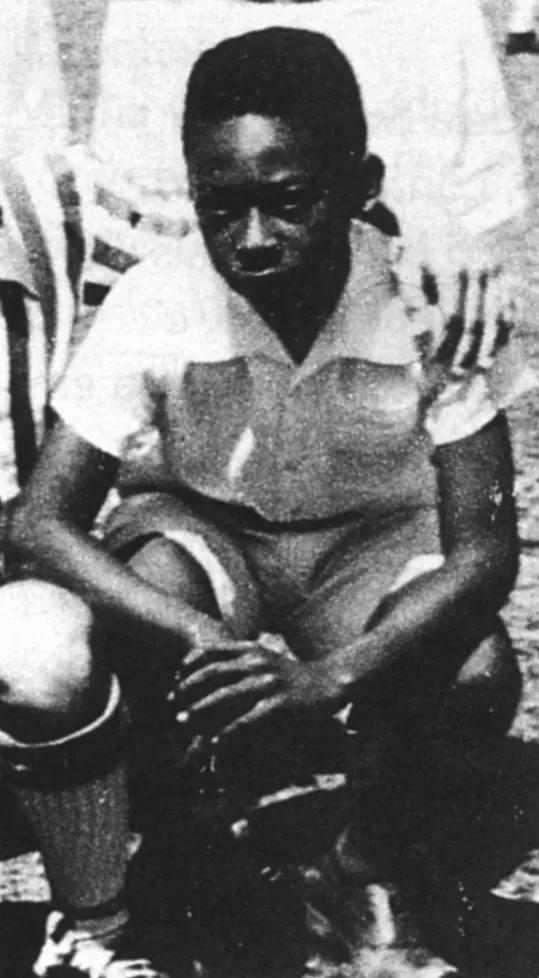 球王贝利弥留之际,球王贝利停止化疗