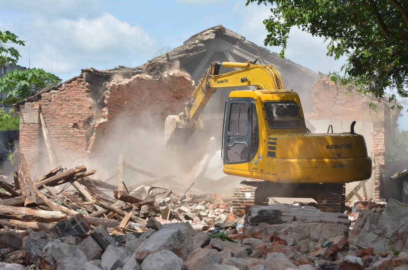 *迁拆**律师讲解：*迁拆**房屋被认定成违建，可从这两个方面维权