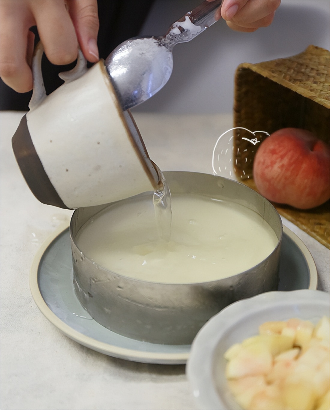 简单易做的水蜜桃的甜点,水蜜桃樱花简单甜品教程高颜值