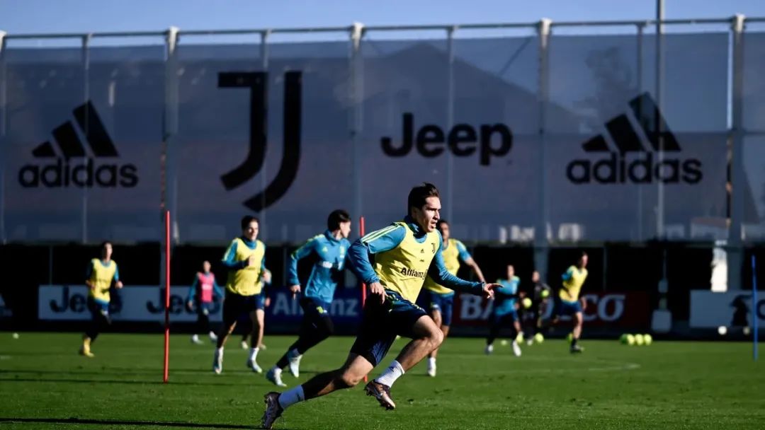 尤文作客塞维利亚,尤文图斯对阵那不勒斯的比赛