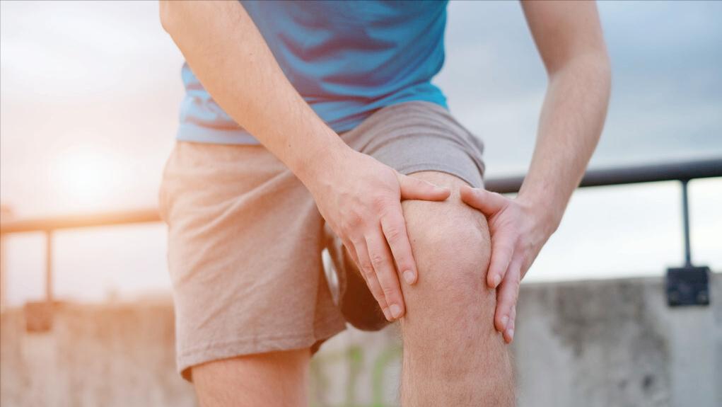 徒手深蹲高难度动作练大腿根肌肉,徒手深蹲锻炼腿部肌肉