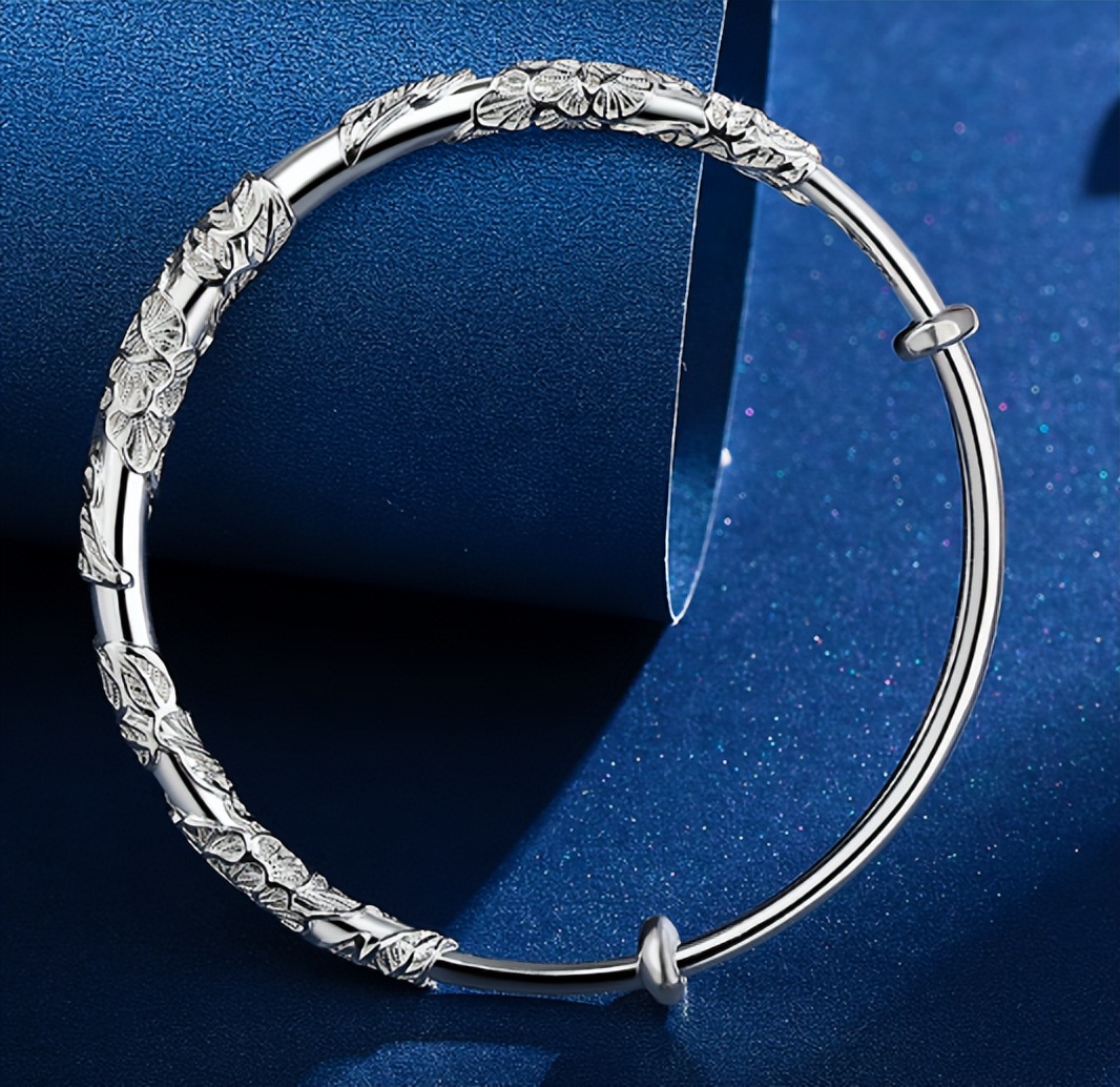 老凤祥银手镯999足银多少钱一克,足银手镯的每克的价格