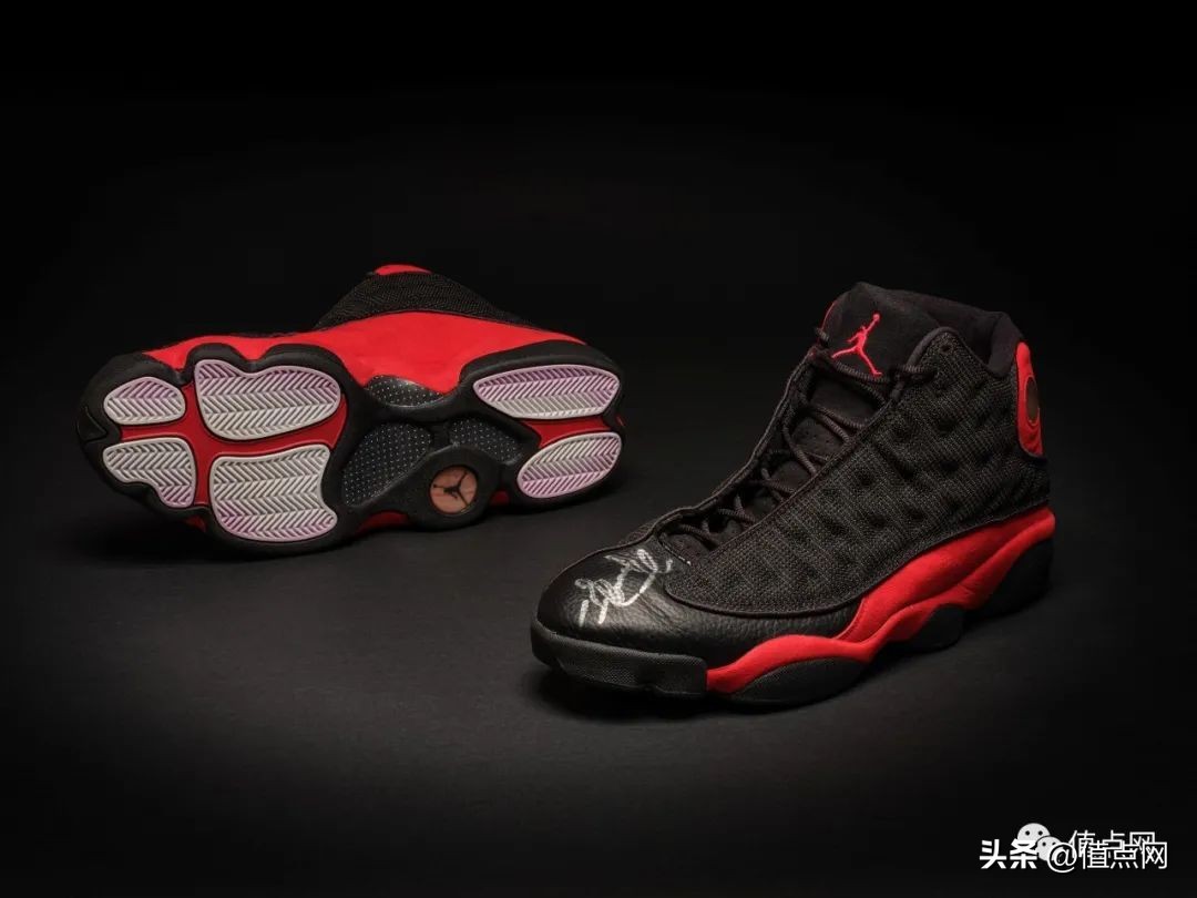 乔丹一双参赛球鞋拍卖出147美万元,乔丹airjordan1low复古蓝真假