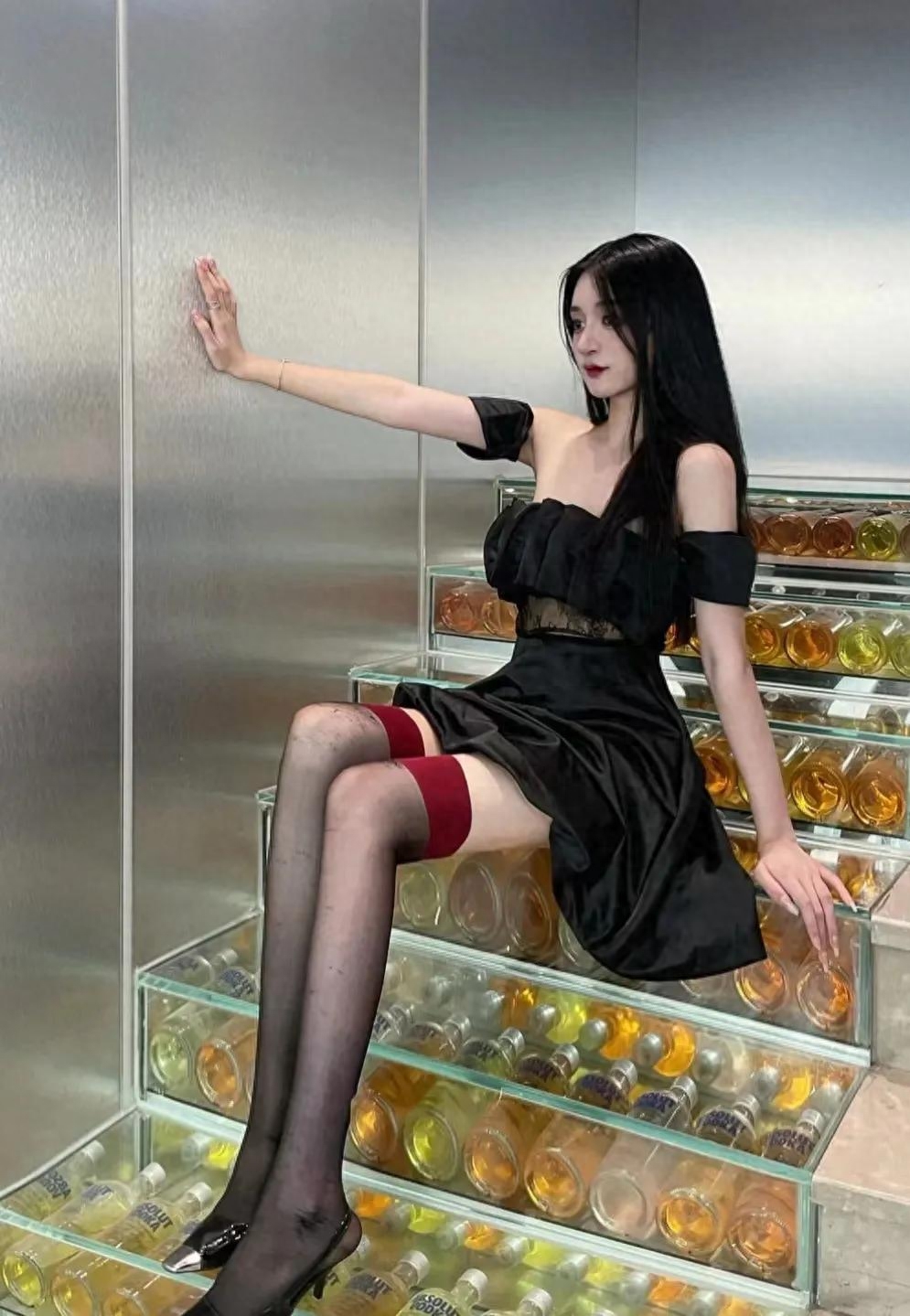 为什么女生穿袜子这么好看,夏天穿丝袜还是棉袜不会臭脚