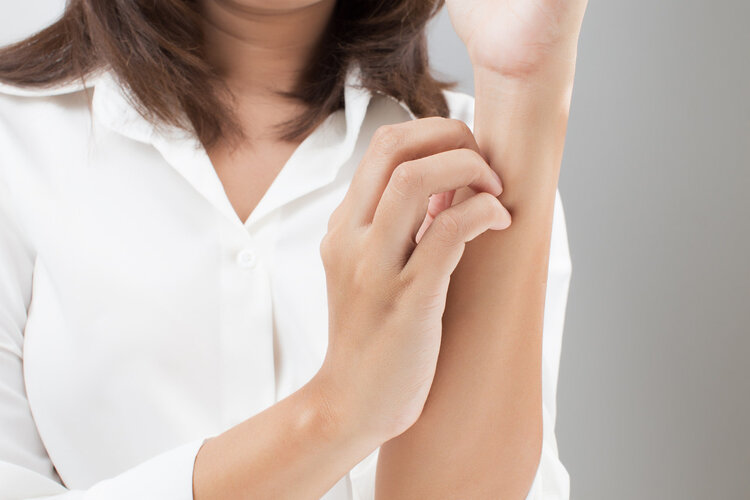 皮肤莫名的瘙痒是什么大病的前兆,皮肤瘙痒是不是肝出现了问题