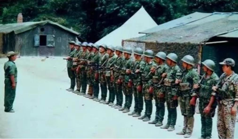 两个兵王叛逃，与一千多军警对峙3天，放大火烧山才将他俩制服！