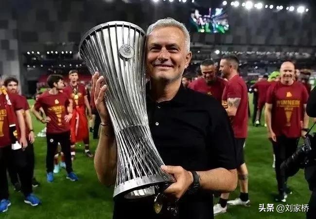 罗马穆里尼奥受欢迎,罗马穆里尼奥和曼奇尼