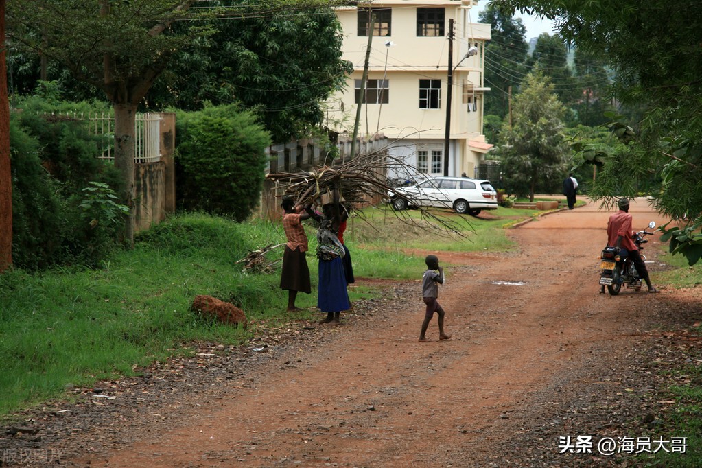 被迫去国外打工,去乌干达带保镖