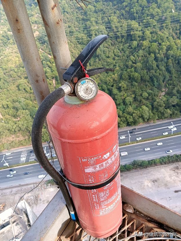 干粉和二氧化碳灭火器压力,干粉灭火器摇动后压力变大