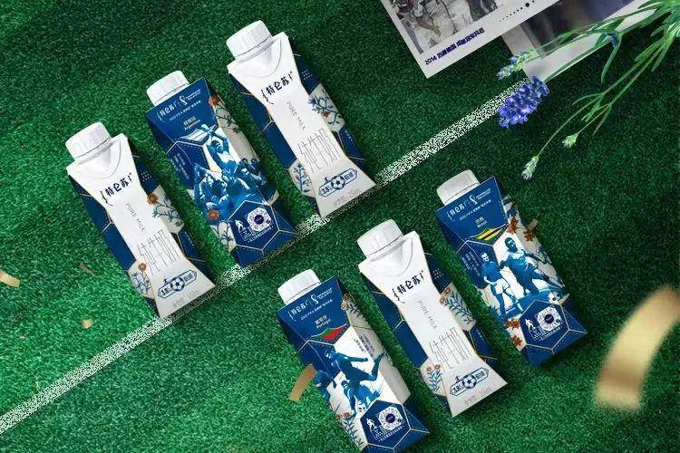 快来看啊!每日鲜语「小鲜语」那只猫咪把梅西球衣穿身上啦