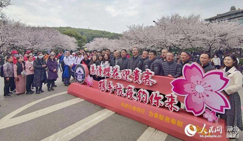 武汉大学被誉为最美大学主要不在于樱花，而在于其建筑和山水园林