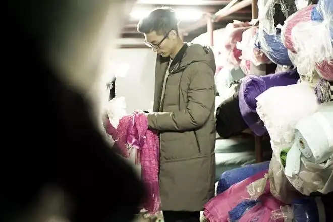 小伙辍学创业收入一个亿,小伙创业卖内衣