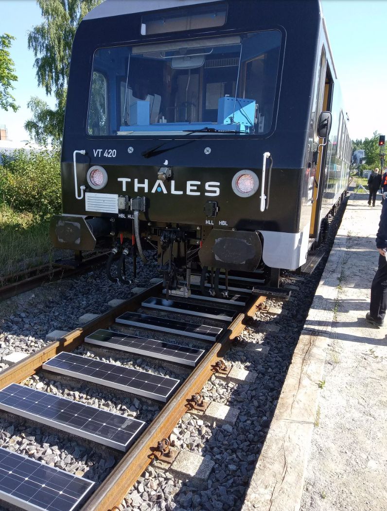 无处不光伏！全球第一条光伏自行车道，在德国诞生！中国也能搞！