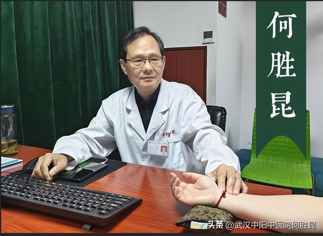 腿上发红斑皮肤干燥起一片一片的皮屑很痒