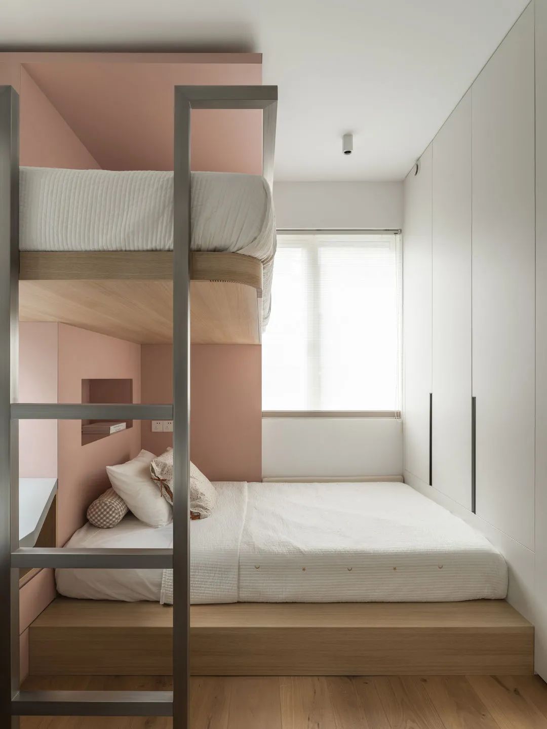 这对夫妻很有眼光，坚持在客厅加张床，实用性只增不减，晒晒