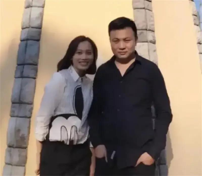 2006年，广东20岁女孩嫁给北大精英，生7个孩子：多子多福万事兴