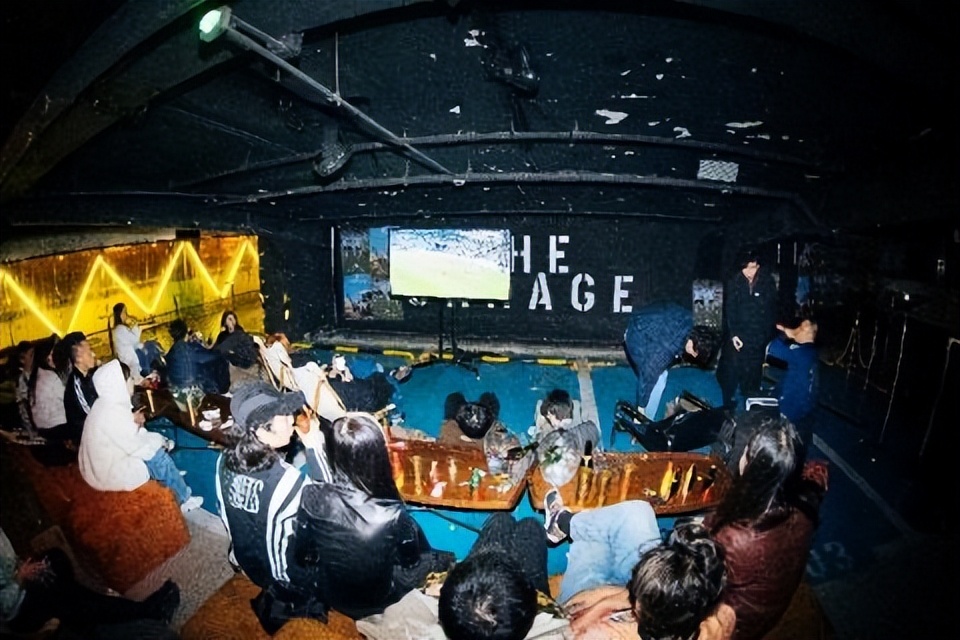 adidas鍚堜綔涓婃捣,adidas瓒崇悆娲诲姩