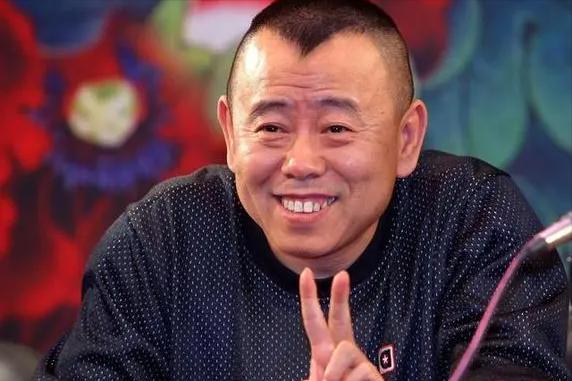 国内赚钱国外花、玩弄感情只生娃...这4位老狐狸的尾巴藏不住了？