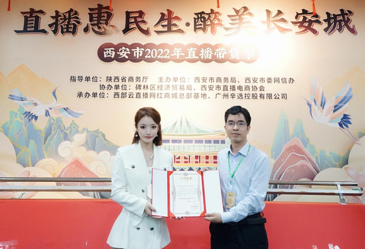 辛巴带来了有效的产品营销渠道北京中轴线公益海报亮相地铁站