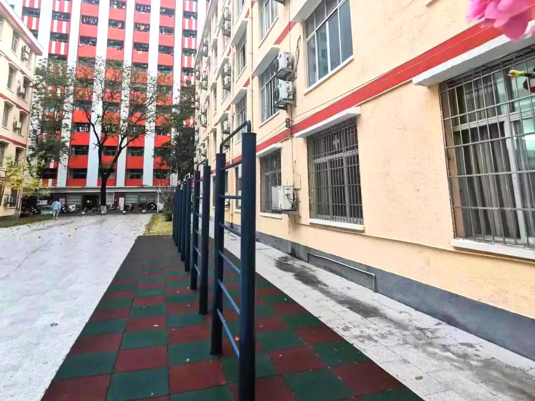 学校体育设施现状,上新学校好吗