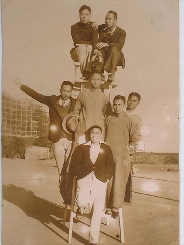 华人富豪捐了300亿给美国,爱国人士捐款一千万