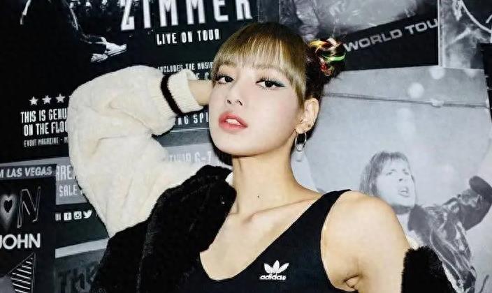 lisa和智秀秒变脸,lisa炫技