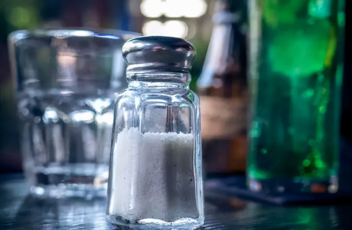 高血压吃盐多的危害,盐吃多了身体有什么危害