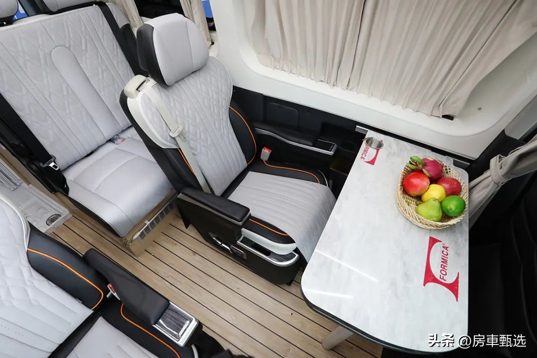 福特新全顺v362中轴低顶升顶房车,齐星全顺v362硬升顶房车