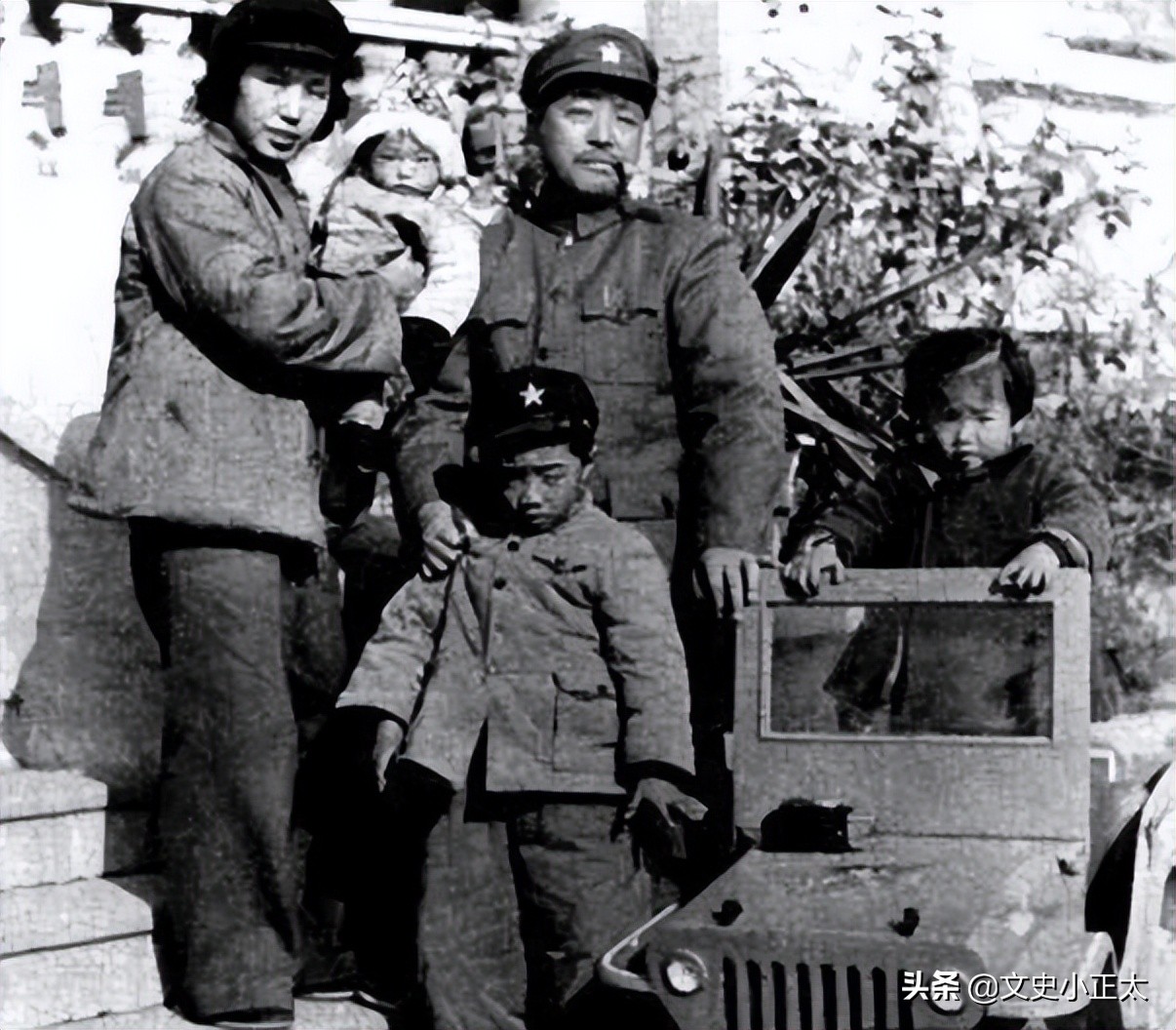 贺龙独子贺鹏飞力排众议，坚持买下瓦良格号：这是中国唯一的机会