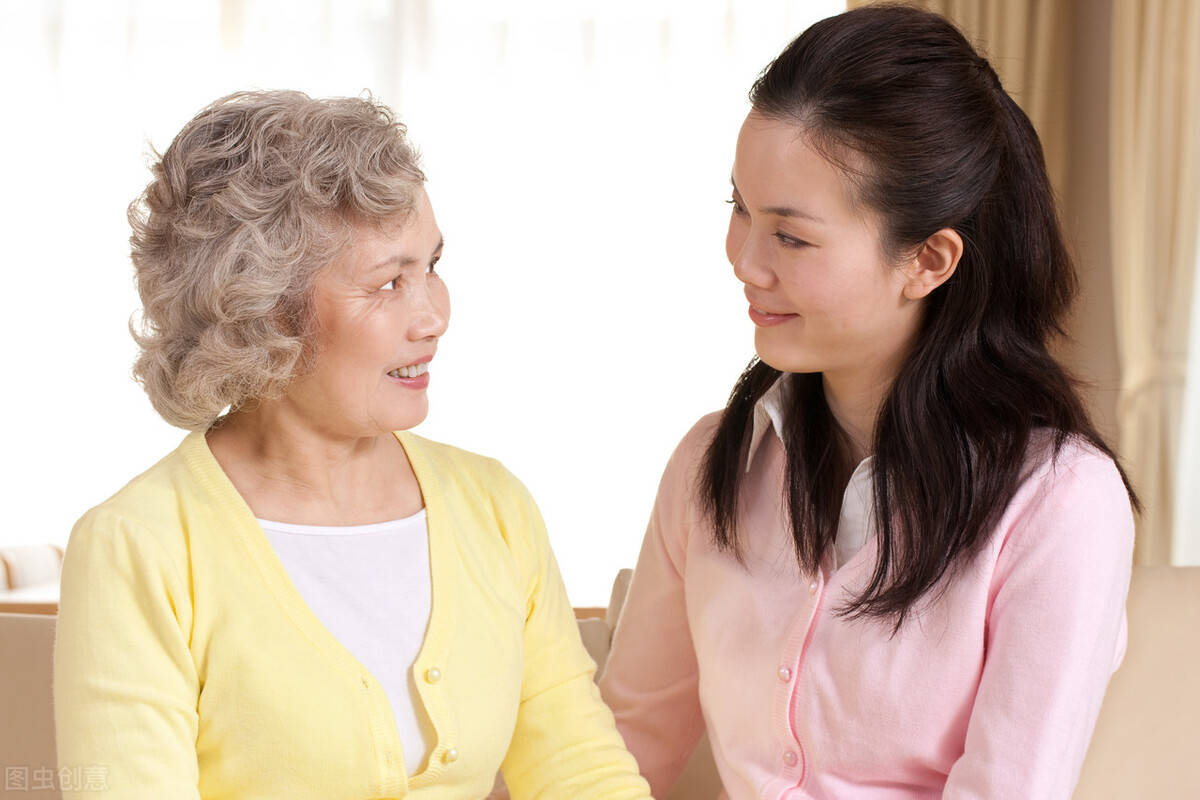 小女孩疑遭父母当街残忍虐待后续,虐待殴打儿童家庭暴力事件