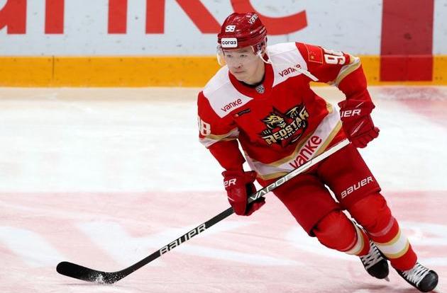 英如镝妈妈梁欢和宋丹丹,梁欢的老公是谁