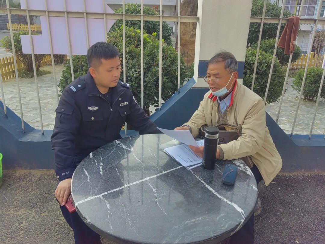 湖北公安|“三牛”先锋·最美警察：“小圆桌”调出“大和谐”——凌万强