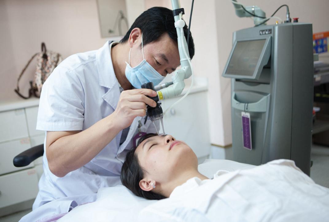 这8个部位长痣或是癌症前兆,痣长在身体这8个部位要小心癌症