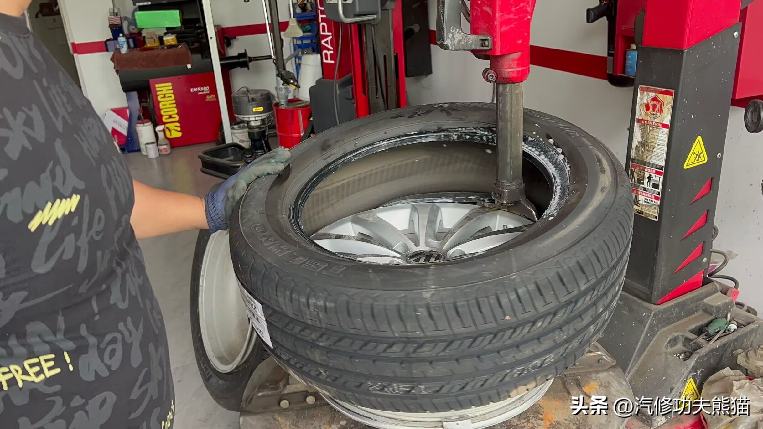 2017款大众迈腾10万公里烧机油,十年的迈腾怎么样后期维修费用