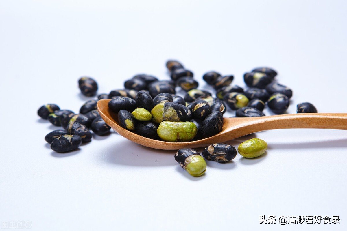 82岁奶奶用“长寿豆”炖猪蹄，教我不要乱加调料，吃一次忘不了