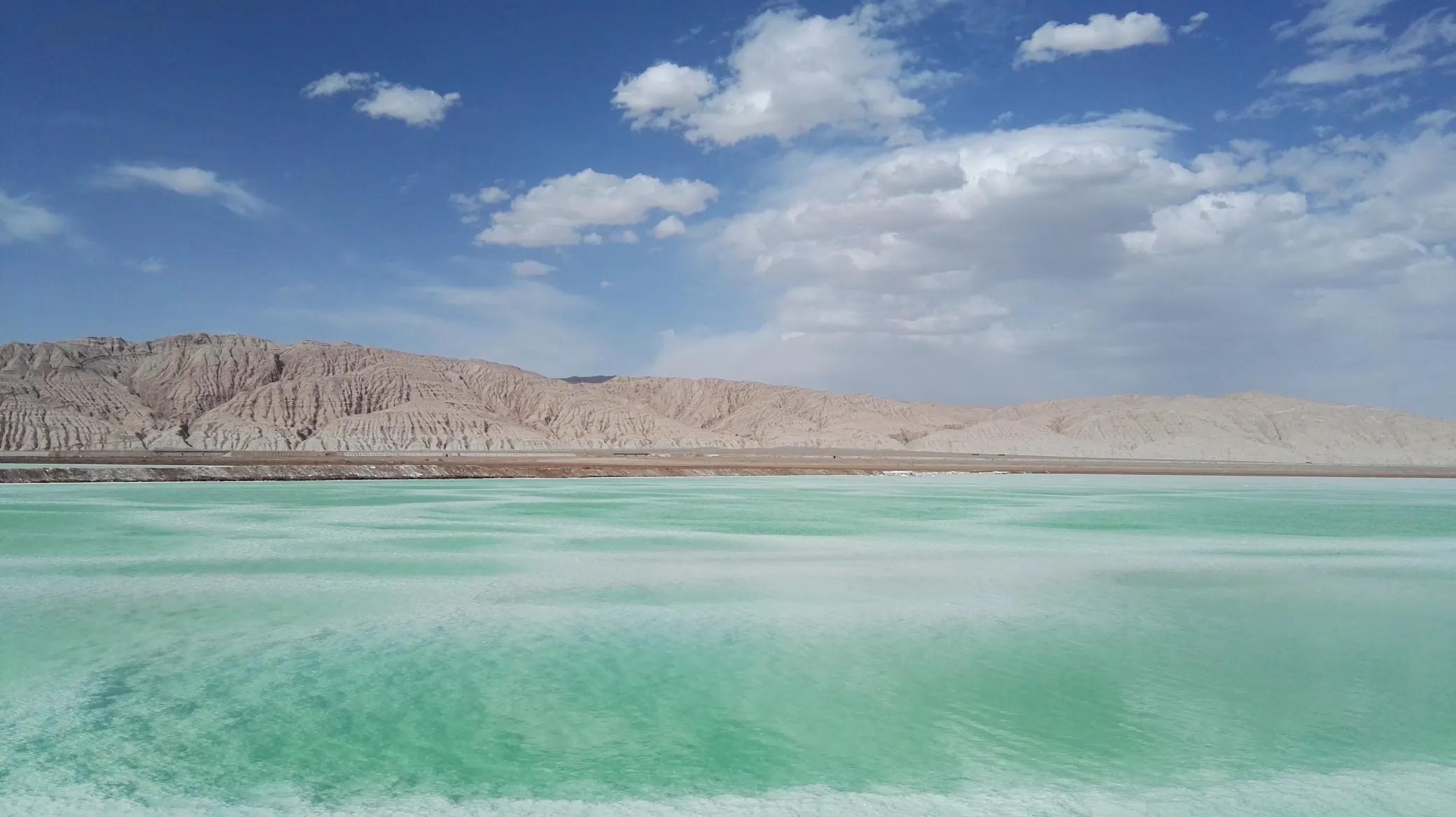 青藏高原青海西部翡翠湖一日游,自驾青海茫崖翡翠湖入新疆路线