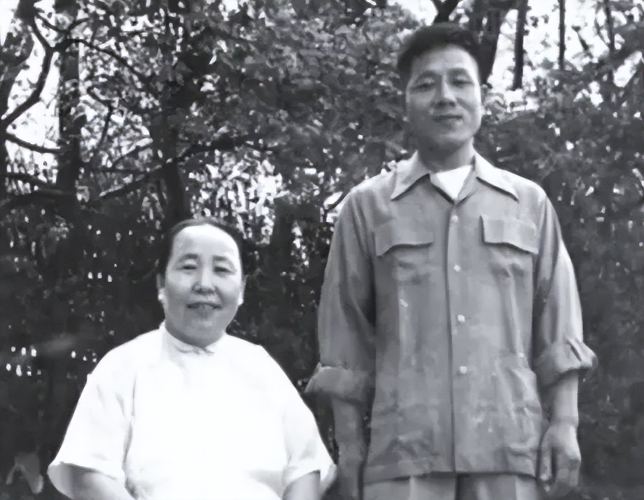 宋庆龄逝世前最后一张照片：无儿无女，保姆担起她的所有后事