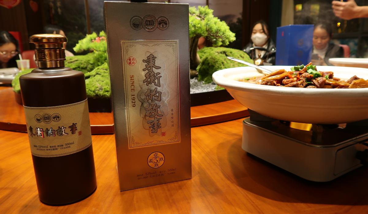 农村酒席无酒不欢，教你3招轻松挑到纯粮酒，好喝不贵