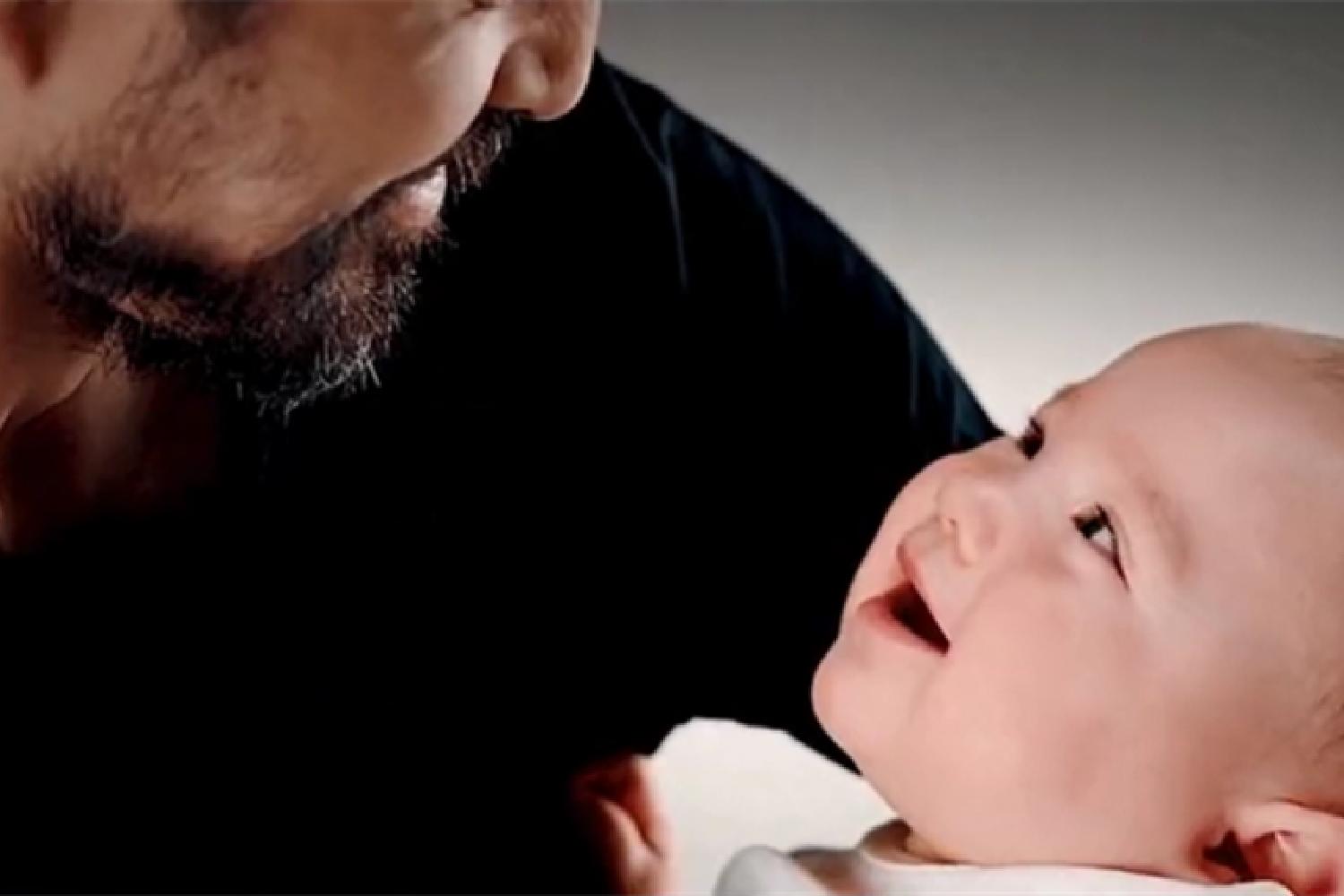 婴儿不认生谁抱都要怎么回事,宝宝不让妈妈抱的原因