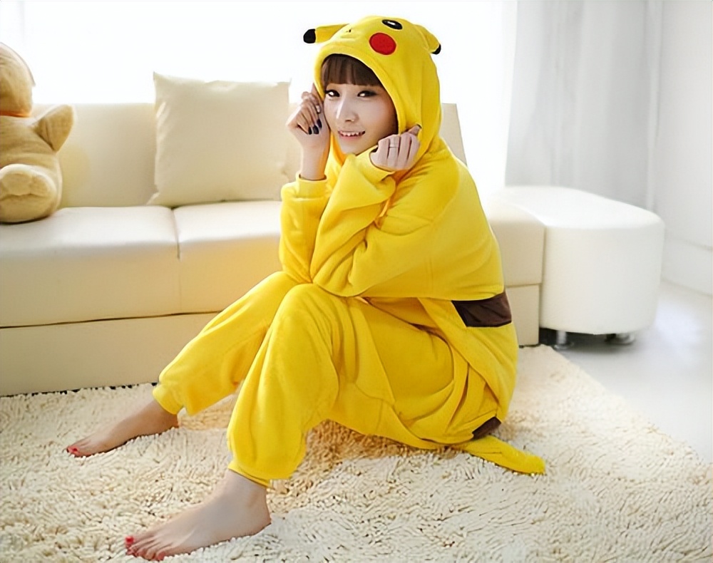 我们和一位专业气氛组小姐姐，聊了聊真实的夜店