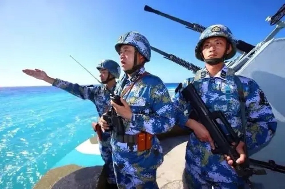 50万美军靠近中国，解放军两大动作亮明态度，冲突后果美承受不住