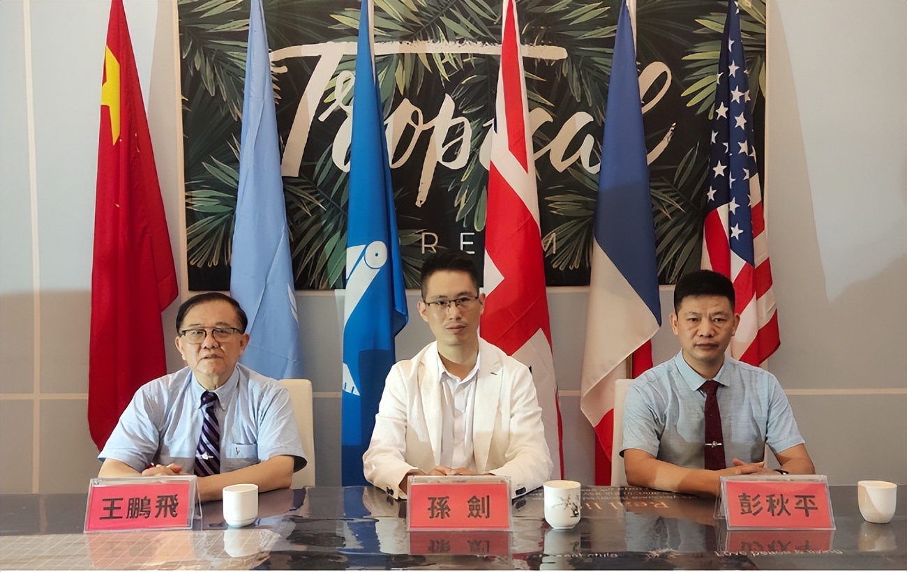 这群人开个假银行就算了，还敢和银保监局对线？？？