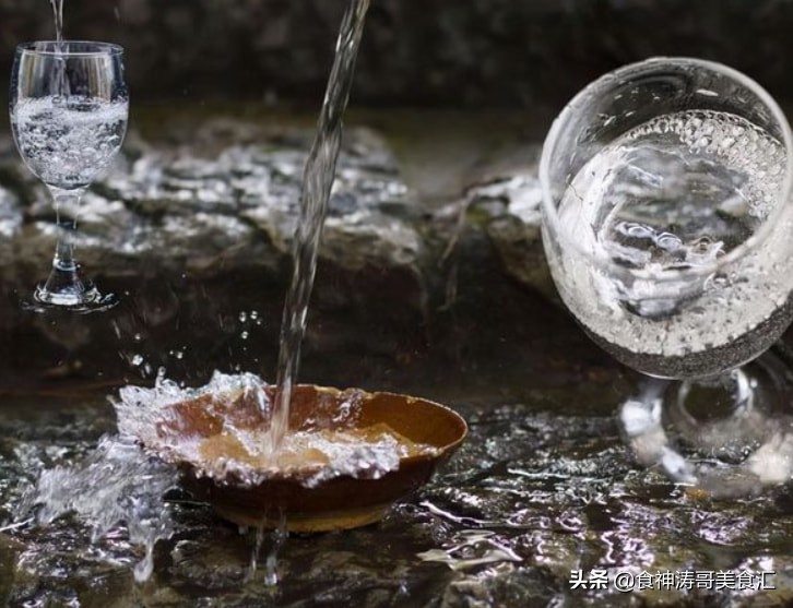 泸州老窖二曲2012年光瓶52度酒,2014年100ml52度五粮液光瓶酒