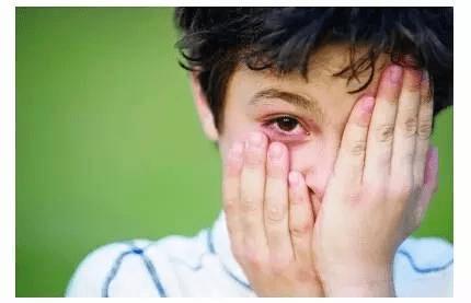 强直性脊椎炎与脊柱炎的区别,强直性脊柱炎与眼睛有什么关系