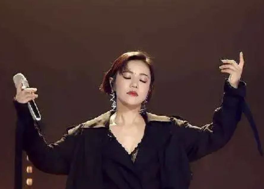 名和利，救不了华语乐坛！这10位顶流歌手的出走，细扒我一言难尽