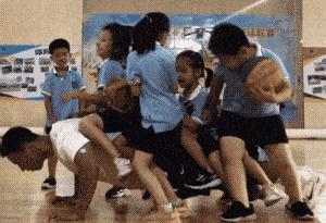 女朋友说她不能穿比较紧的衣服，我瞬间就懂了，效果原来是这样的