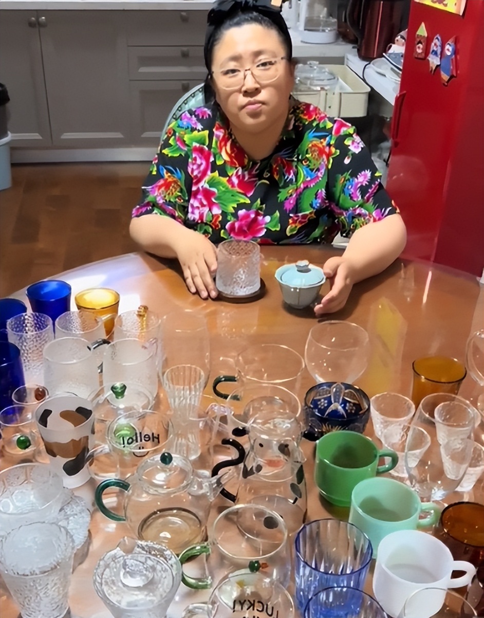 她是全网最能买“废品”的女人，凭“谎报”价格，圈粉480万