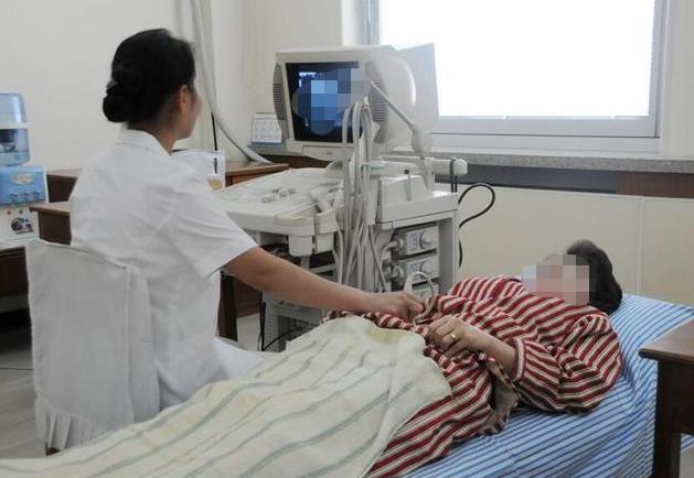 耳朵总是油得很还痒但掏不出东西,耳朵总痒却掏不出东西是咋回事