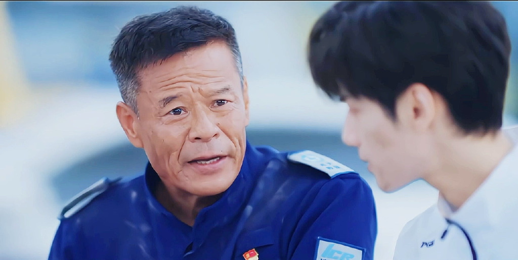 才播出三集就好评不断,追光者豆瓣